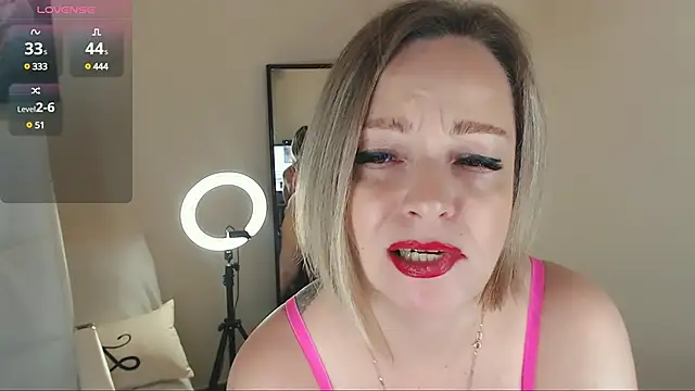 Snapshot of Tilly_Eliot chatting on March 22, 2025, 9:10 pm Tilly Eliot online show from March 22, 2025, 9:10 pm