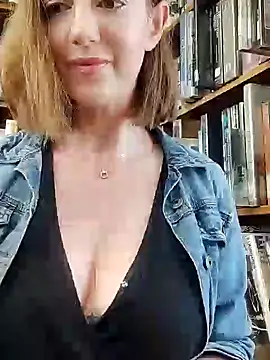 TopsyWilde online show from February 11, 2025, 9:20 am