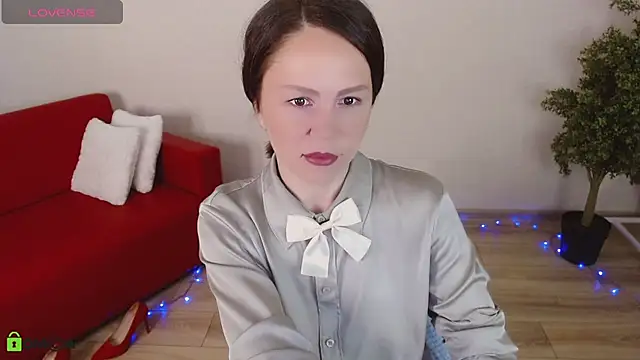 VickyGolden online show from April 19, 2026, 5:07 am