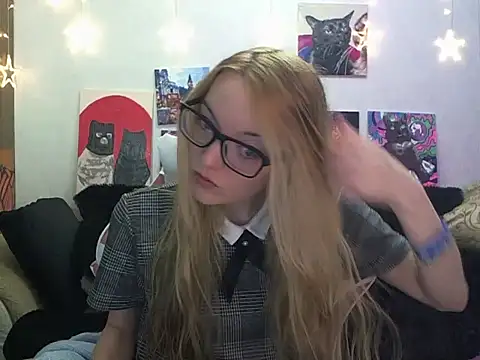 SecretSophia online show from November 12, 2025, 5:35 pm