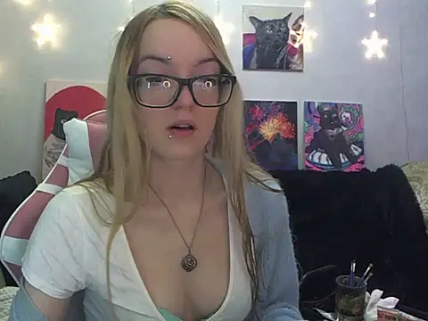 SecretSophia online show from November 22, 2025, 8:52 pm