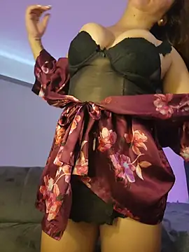 VickyHoult online show from October 23, 2025, 7:45 pm