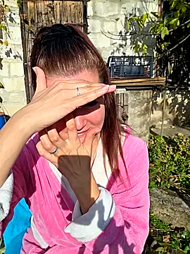 Analimado18 online show from November 2, 2025, 12:07 pm