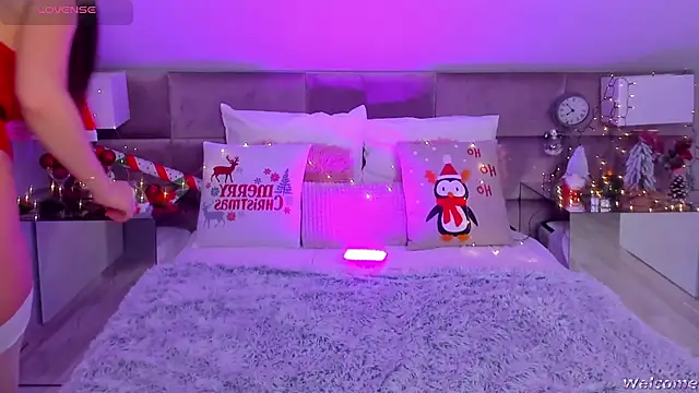 Snapshot of MiaMuse chatting on December 14, 2025, 7:40 pm MiaMuse online show from December 14, 2025, 7:40 pm