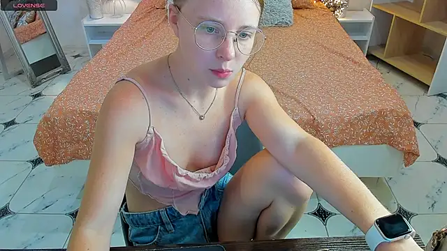 Snapshot of CharmedDoll chatting on September 16, 2025, 12:28 pm CharmedDoll online show from September 16, 2025, 12:28 pm