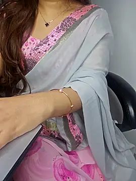 Snapshot of aliyaah_singh chatting on March 19, 2025, 8:43 pm aliyaah singh online show from March 19, 2025, 8:43 pm