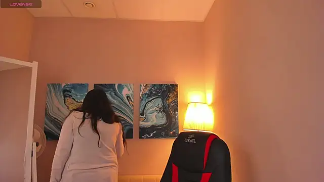 BattyMoll online show from January 8, 2025, 3:39 pm