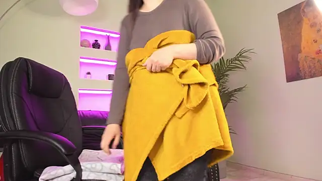 BattyMoll online show from February 10, 2025, 2:41 am