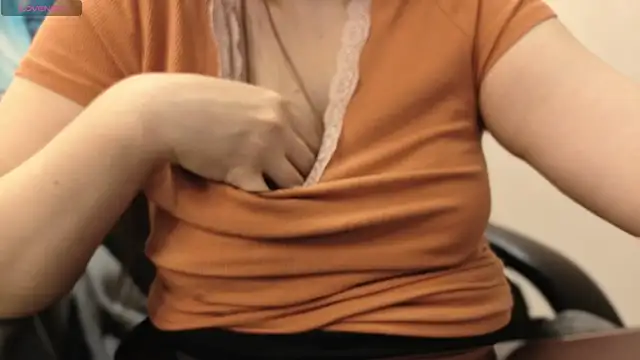 BattyMoll online show from November 30, 2025, 3:27 pm