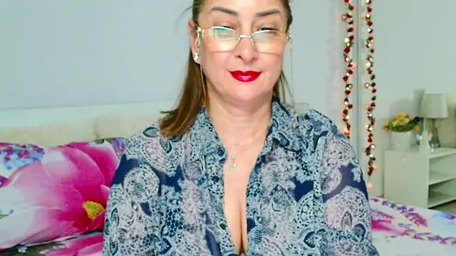 Snapshot of Tyana40 chatting on May 15, 2026, 10:50 pm Tyana40 online show from May 15, 2026, 10:50 pm