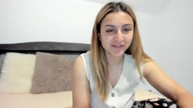 Snapshot of NicolePlay chatting on March 18, 2026, 5:32 am NicolePlay online show from March 18, 2026, 5:32 am