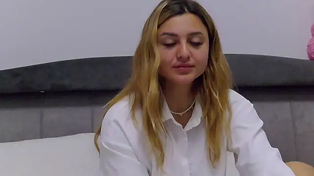 Snapshot of NicolePlay chatting on April 8, 2026, 4:56 am NicolePlay online show from April 8, 2026, 4:56 am