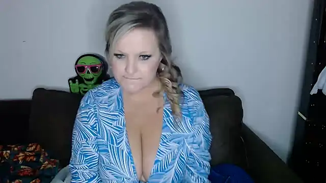 BigTitBarbie68 online show from October 19, 2025, 4:51 pm