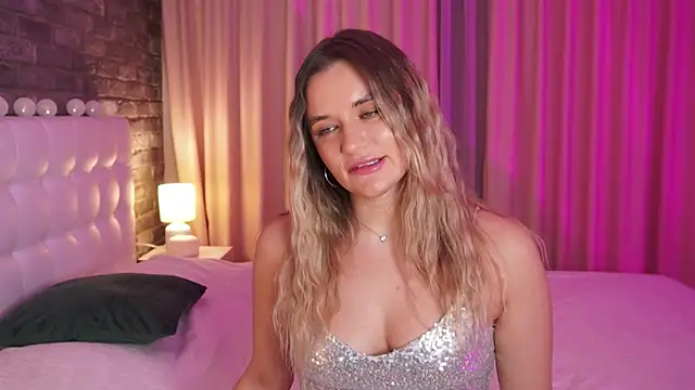 starrydoll online show from February 4, 2025, 3:57 pm