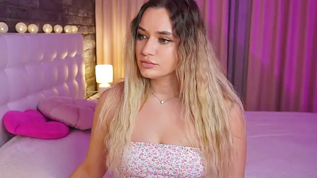 starrydoll online show from March 4, 2025, 5:34 pm