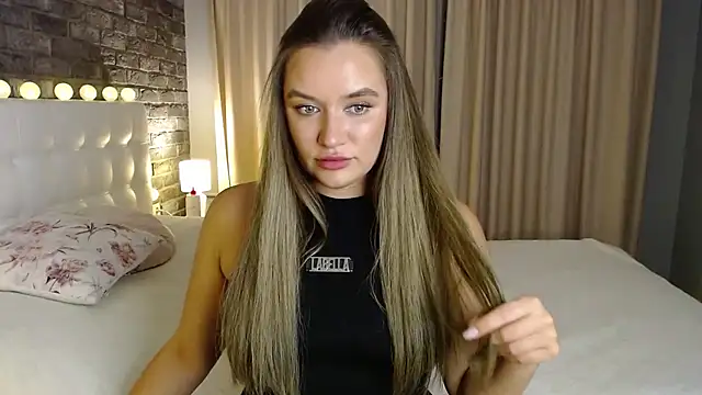 starrydoll online show from October 23, 2025, 3:44 pm