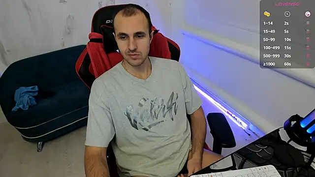 Snapshot of Raamoss chatting on December 7, 2024, 12:56 pm Raamoss online show from December 7, 2024, 12:56 pm