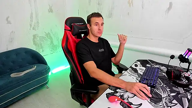 Snapshot of Raamoss chatting on March 20, 2025, 11:38 am Raamoss online show from March 20, 2025, 11:38 am