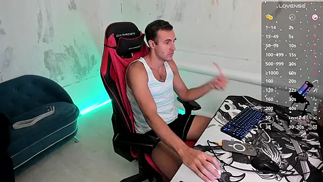 Snapshot of Raamoss chatting on March 21, 2025, 1:01 pm Raamoss online show from March 21, 2025, 1:01 pm