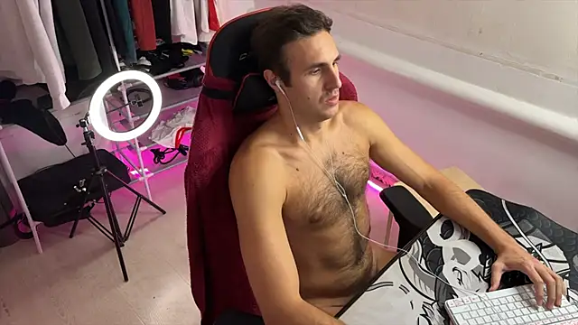 Snapshot of Raamoss chatting on October 15, 2025, 10:43 pm Raamoss online show from October 15, 2025, 10:43 pm