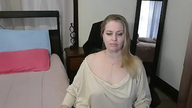 HollieBim online show from March 18, 2026, 1:25 pm