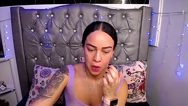 LAILAGUMMY online show from January 24, 2025, 5:53 pm