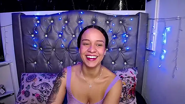 LAILAGUMMY online show from February 11, 2025, 3:29 pm