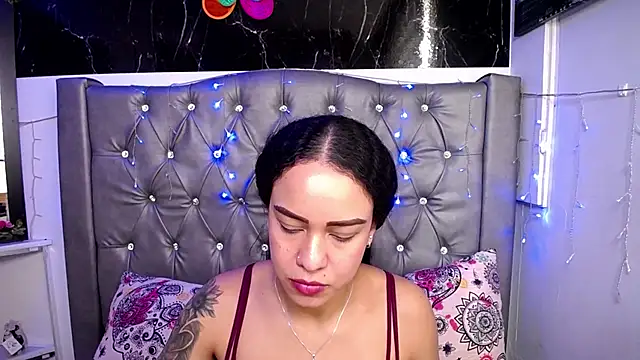 LAILAGUMMY online show from February 19, 2025, 5:38 pm