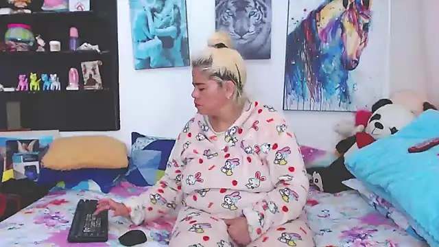 estrellita fugaz16x online show from February 9, 2025, 12:52 pm