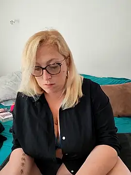 Snapshot of winniess40 chatting on April 20, 2026, 11:35 am winniess40 online show from April 20, 2026, 11:35 am