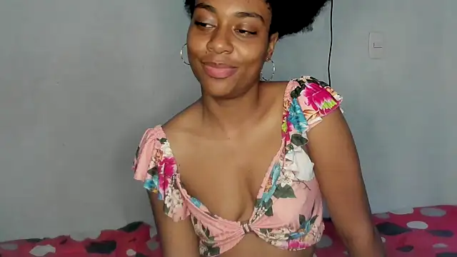 thaimy  online show from September 21, 2025, 3:57 pm