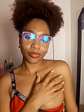 thaimy  online show from April 10, 2026, 3:45 am