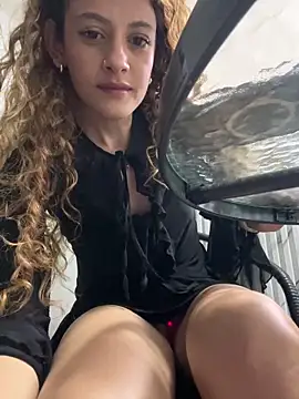 alana15 online show from October 4, 2025, 9:35 pm