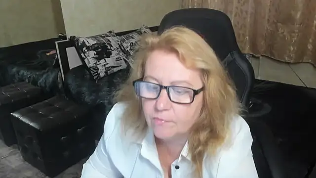 Frau Marta online show from November 8, 2025, 1:22 pm