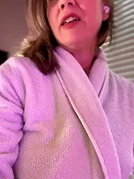 MaiseKnox online show from November 15, 2025, 10:15 pm