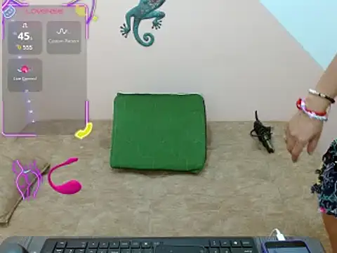 Snapshot of miss_tinnymafe chatting on November 18, 2025, 10:20 am miss tinnymafe online show from November 18, 2025, 10:20 am