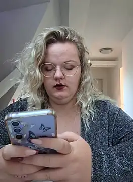 Snapshot of Fiona0705 chatting on September 23, 2025, 6:49 am Fiona0705 online show from September 23, 2025, 6:49 am