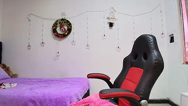 lili phill online show from December 25, 2024, 7:13 pm