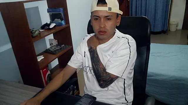 Snapshot of saint_18x chatting on October 30, 2025, 4:14 am saint 18x online show from October 30, 2025, 4:14 am