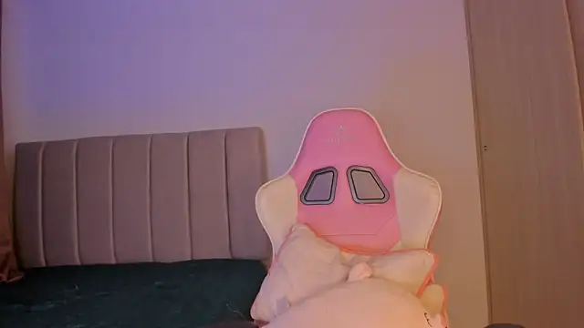 Snapshot of isa_bunny chatting on February 20, 2026, 2:19 am isa bunny online show from February 20, 2026, 2:19 am