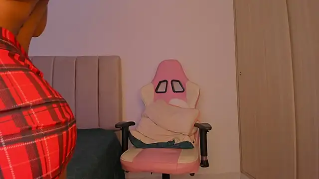 isa bunny online show from April 14, 2026, 5:57 am