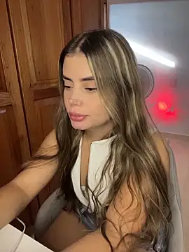 Miss valeriaa online show from March 6, 2026, 9:44 pm