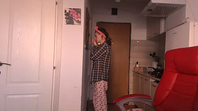 Snapshot of simyhvn chatting on March 13, 2026, 5:36 am simyhvn online show from March 13, 2026, 5:36 am