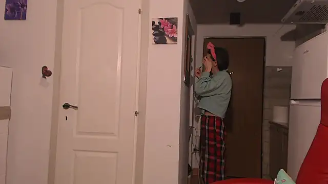 Snapshot of simyhvn chatting on March 19, 2026, 5:11 am simyhvn online show from March 19, 2026, 5:11 am