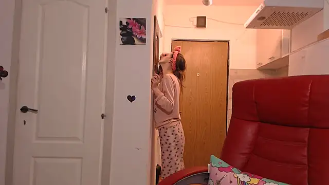 Snapshot of simyhvn chatting on April 3, 2026, 4:10 am simyhvn online show from April 3, 2026, 4:10 am