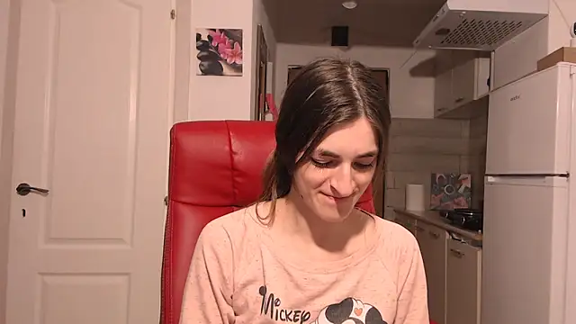 Snapshot of simyhvn chatting on April 3, 2026, 5:00 pm simyhvn online show from April 3, 2026, 5:00 pm