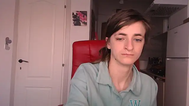 Snapshot of simyhvn chatting on April 7, 2026, 4:02 am simyhvn online show from April 7, 2026, 4:02 am