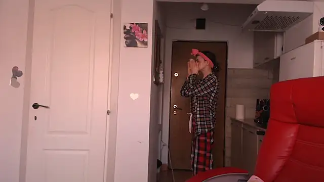 Snapshot of simyhvn chatting on April 15, 2026, 4:08 am simyhvn online show from April 15, 2026, 4:08 am