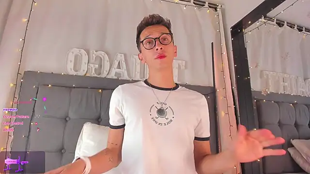 Snapshot of Thiago_jones chatting on January 9, 2025, 12:57 am Thiago jones online show from January 9, 2025, 12:57 am