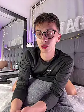 Snapshot of Thiago_jones chatting on March 12, 2025, 9:56 pm Thiago jones online show from March 12, 2025, 9:56 pm